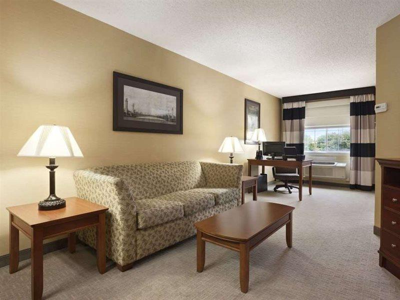 Hotel Ramada By Wyndham Del Rio Esterno foto